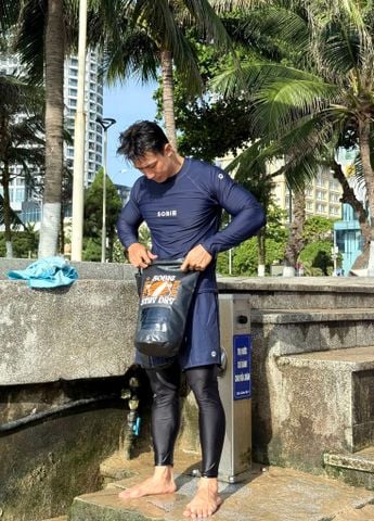  Áo bơi nam tay dài kín đáo và chống nắng Marine Cleo 