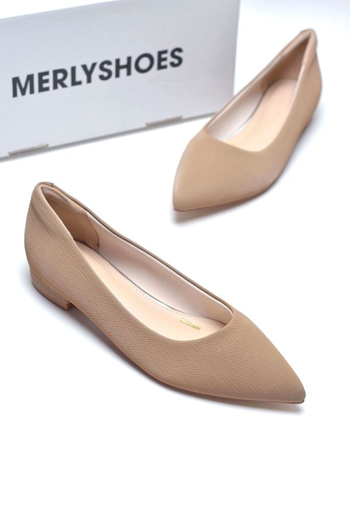 Giày Búp Bê Mũi Nhọn Nude Đế Vuông 1cm, Giày Công Sở Nữ Êm Chân, Giày Bít Mũi Nữ Đế Thấp, Giày Bệt Nữ Cao Cấp, Giày Nữ Big Size, Thương Hiệu Merly 1488 Nâu Vân