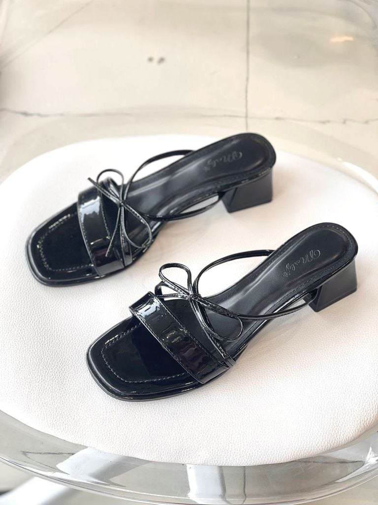 Guốc Nữ Quai Ngang Bản To Đế Vuông 3cm Màu Đen Nơ Dây Nhỏ Tinh Tế, Dép Tiểu Thư, Dép Cao Gót, Guốc Nữ Big Size Merly 1596 Đen Bóng