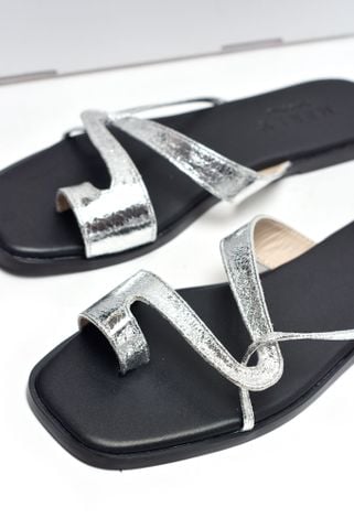 Dép Xỏ Ngón Da Cao Cấp Mũi Vuông Dây Mảnh Merly 1631 Bạc x Đen