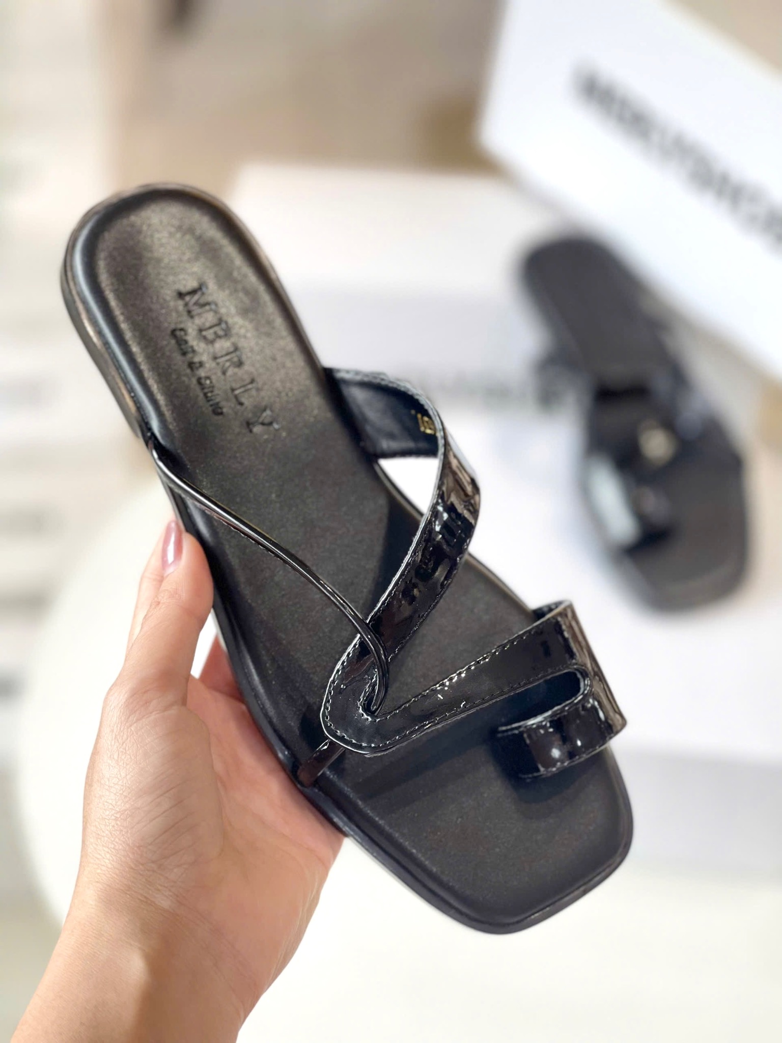 Dép Xỏ Ngón Da Cao Cấp Mũi Vuông Dây Mảnh Màu Đen Merly 1631, Dép Lê Nữ, Dép Nữ Big Size 35-43