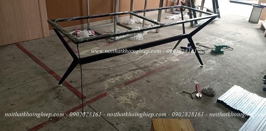 Bàn chân sắt ovan đẹp hcm -  bàn họp chân sắt