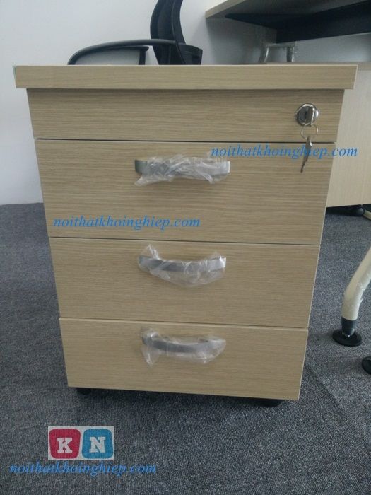 Bàn làm việc nhóm giá rẻ có vách ngăn hcm