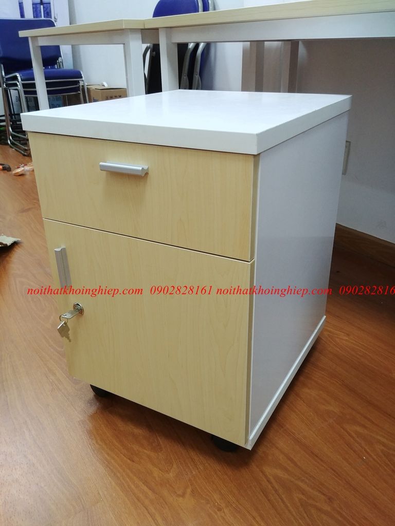 Bàn làm việc nhóm giá rẻ có vách ngăn hcm