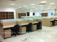 Vách ngăn gỗ kính bàn làm việc