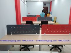 Vách ngăn gỗ trên bàn làm việc đẹp
