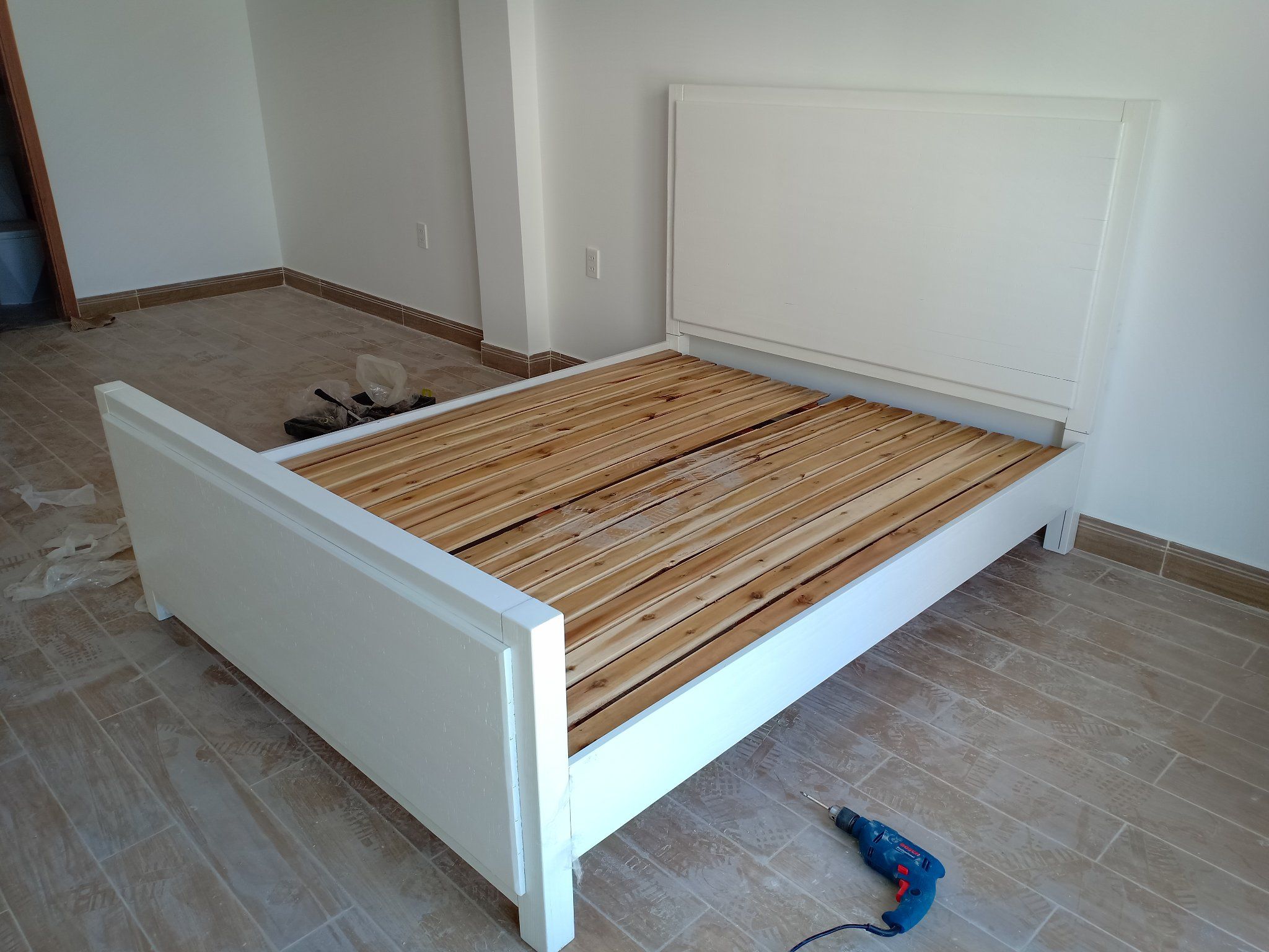 Giường 1m6 x 2m gỗ nhập New Zealand hàng VIP