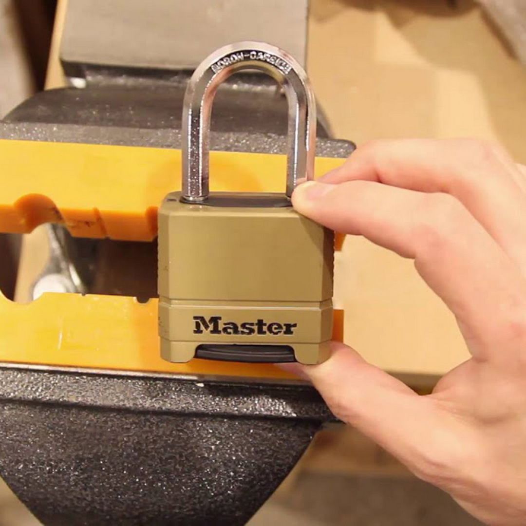 Khóa số Master Lock M175 EURDLF thân bọc đồng rộng 60mm càng dài MSoft