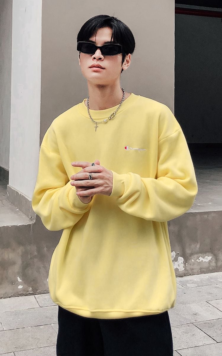 Champion Embroidered Logo Sweater In Yellow