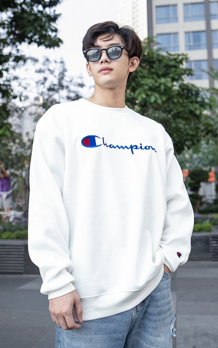 Champion Embroidered Big Logo Sweater In White