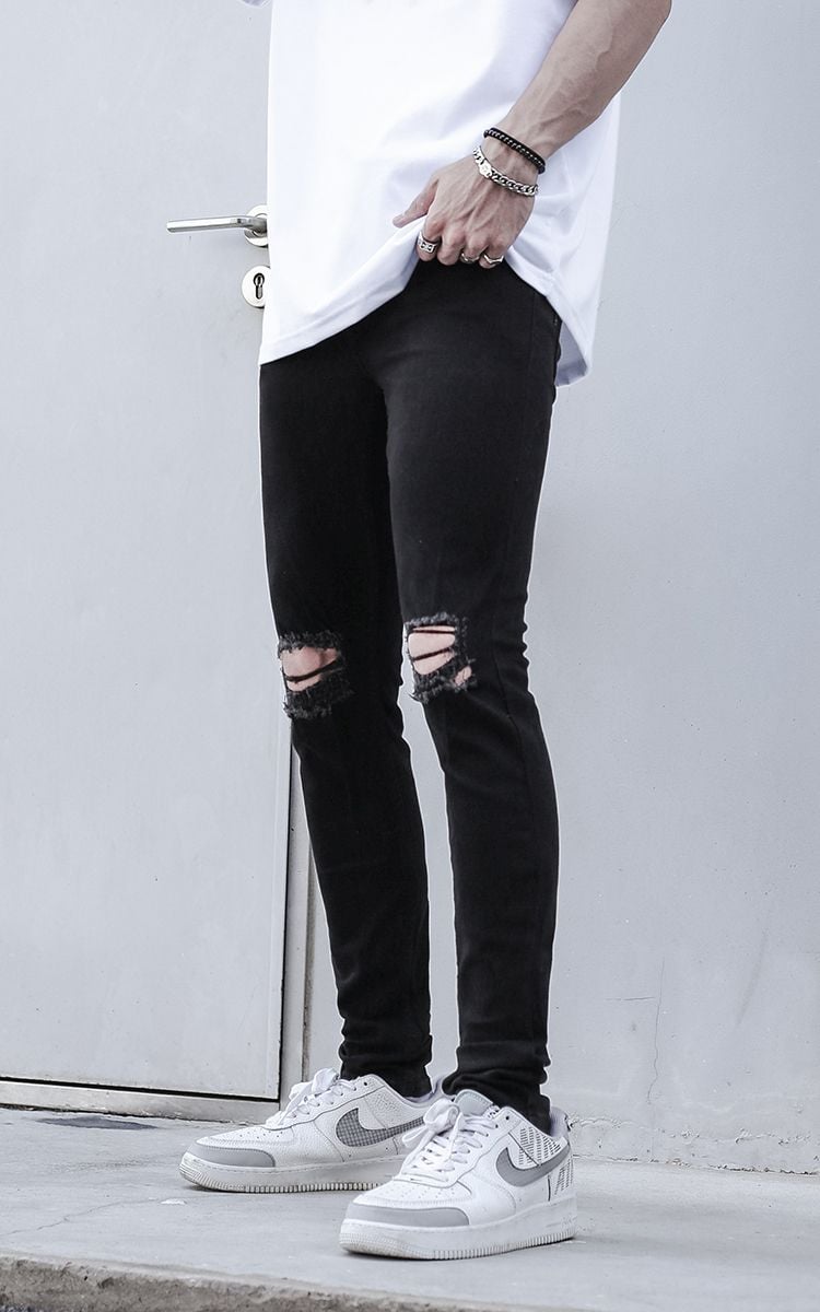 Skinny Jeans With Knee Rips In Black