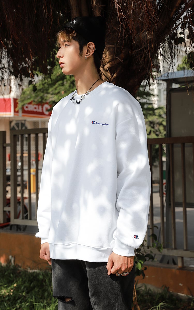 White champion sweater shop quito