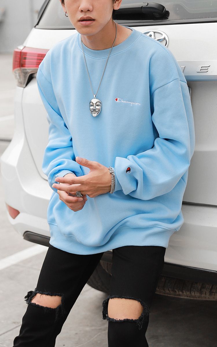 Champion Sweater In Blue – Three Hundred