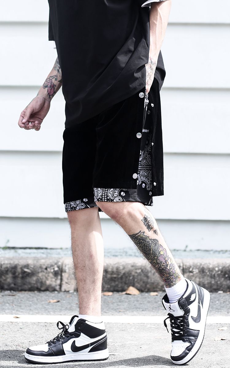 Three Hundred Bandana Short With Buttons In Black