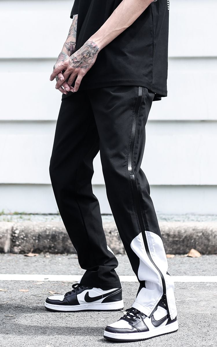 Pants With Side Zipper In Black
