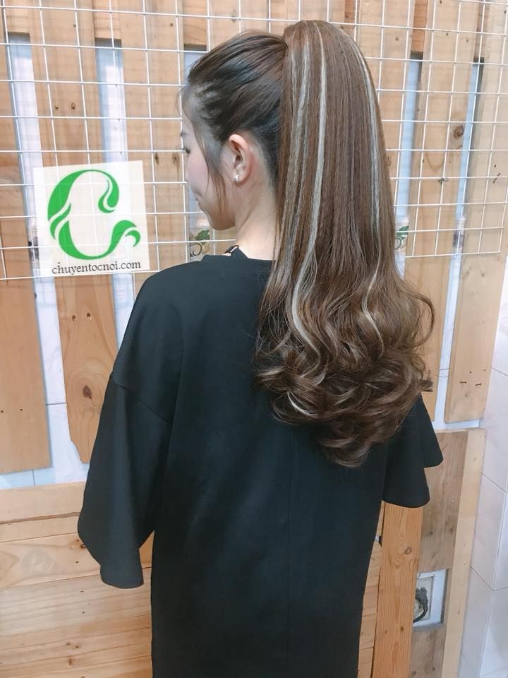 Tóc cột ngoạm xoăn đuôi