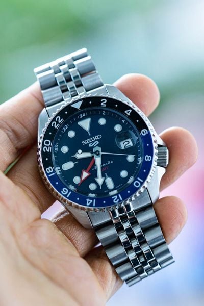 Đồng hồ seiko automatic cũ seiko 5 Sport automatic GMT SSK003K1 dây Jubilee 99%