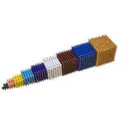 Tháp được tạo thành từ các tấm hạt cườm vàng<br>Colored Bead Cubes