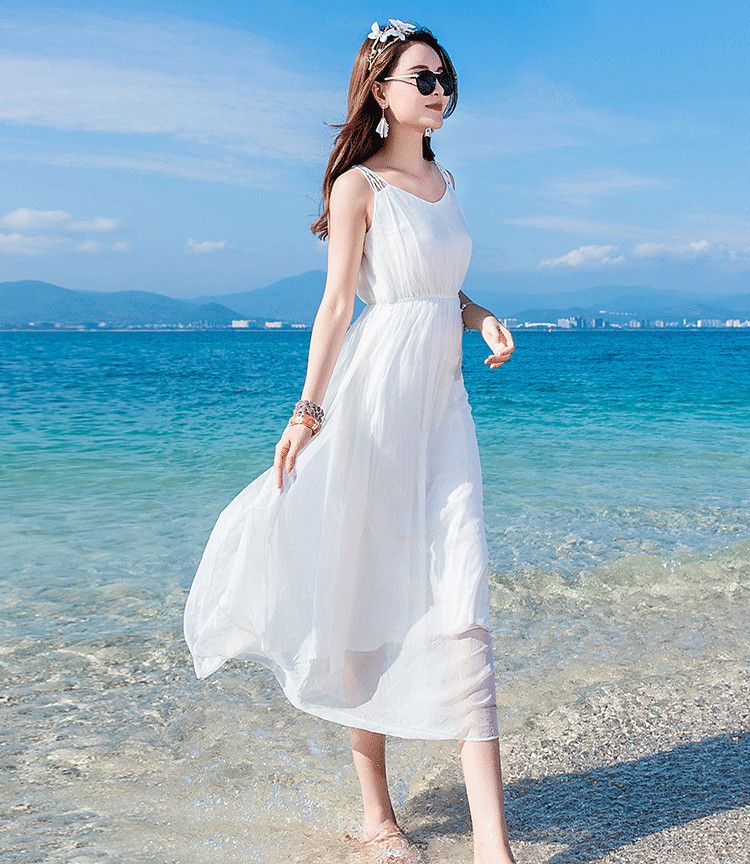 Điểm mặt những trang phục giúp phái đẹp sống ảo khi về miền biển xanh, cát  trắng