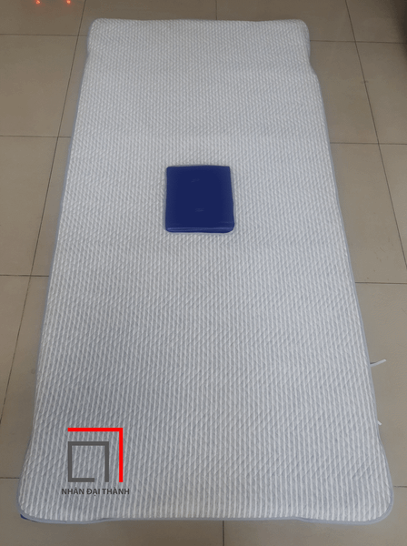 Tấm lót chống thấm 4 lớp cao cấp dành cho giường y tế có lỗ bô