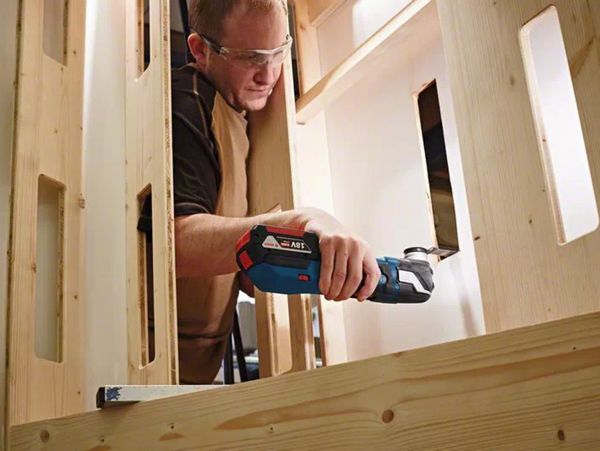Máy cắt đa năng dùng pin Bosch GOP 18V-28 (Solo)