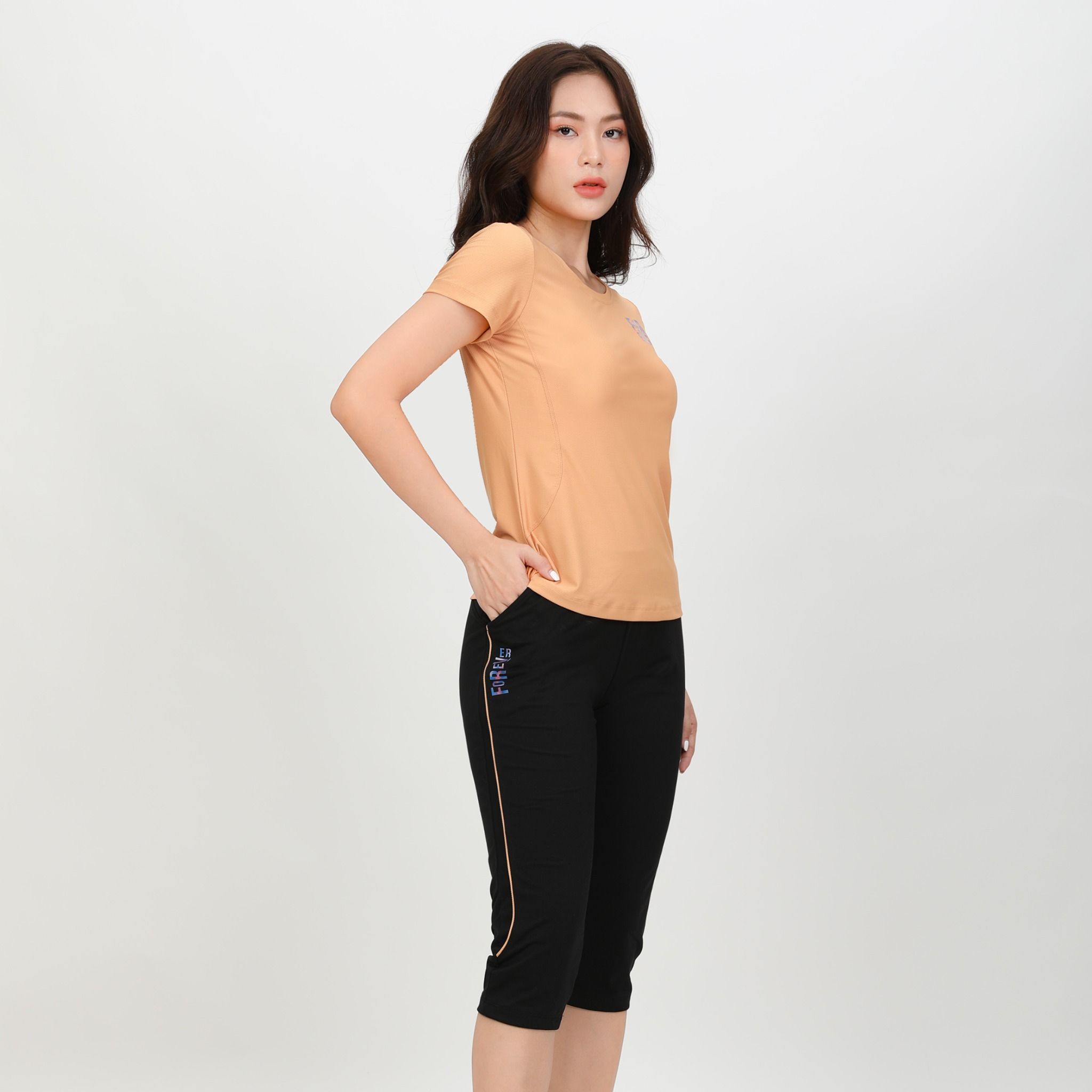 Bộ nữ thể thao chất silk lạnh kiểu quần lửng tay ngắn 374p 4304