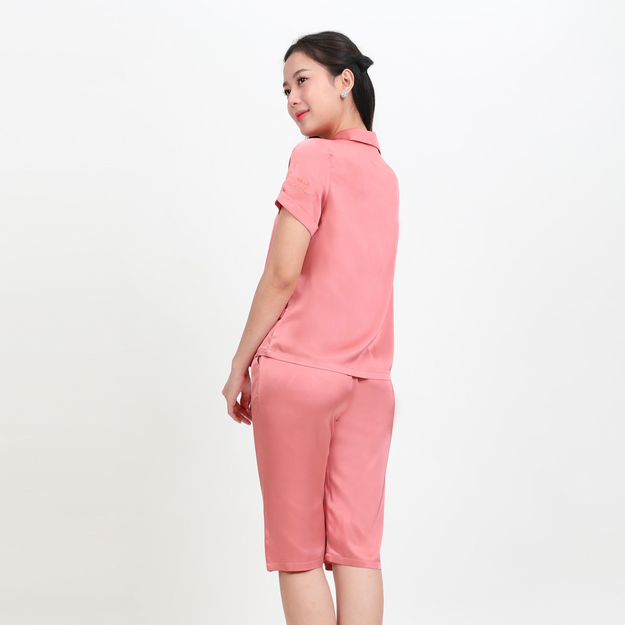 Set đồ bộ nữ kiểu quần lửng tay ngắn chất lụa nhung 264p 4315