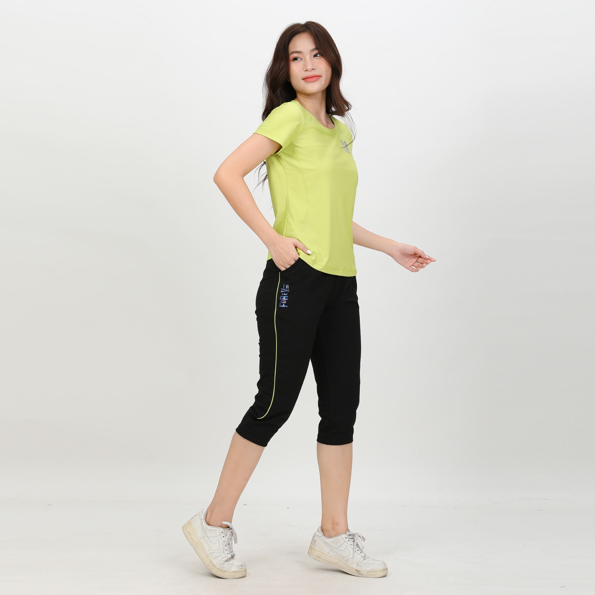 Bộ nữ thể thao chất silk lạnh kiểu quần lửng tay ngắn 374p 4304