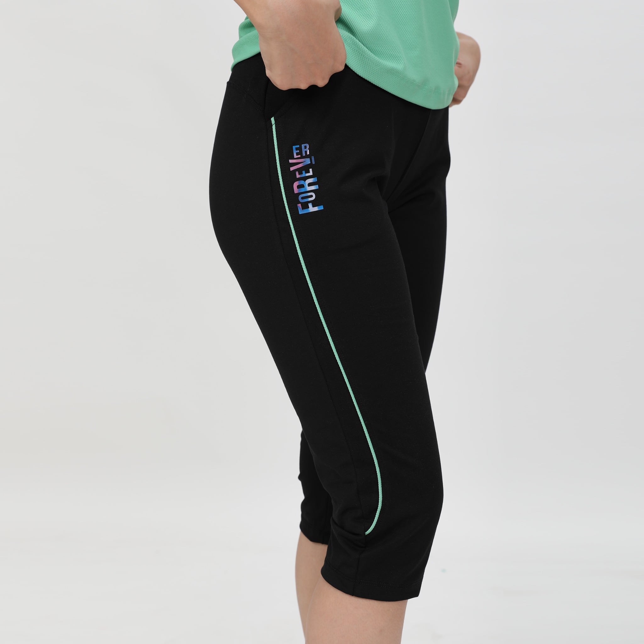 Đồ bộ nữ mặc nhà thể thao vải aerolight kiểu quần lửng tay ngắn 354p 4304