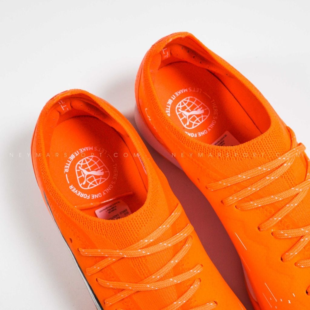 Giày đá bóng PUMA Ultra Ultimate Cage TT Supercharge - Ultra Orange/PUMA White/Blue Glimmer 107210-01