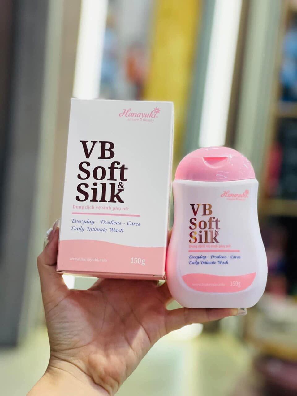 Dung Dịch Vệ Sinh Phụ Nữ Hanayuki VB Soft Silk 150g Màu Hồng