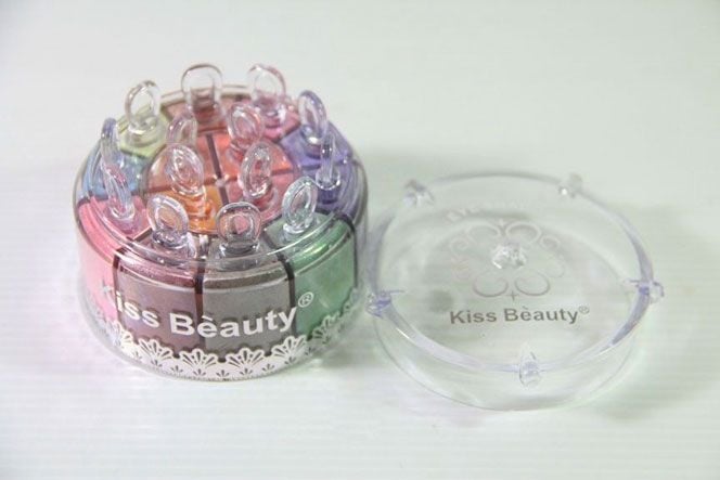 Hộp phấn 14 màu kiss beauty hàn quốc