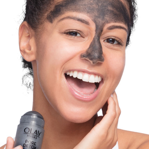 Mặt Nạ Olay Masks Pore Detox Black Charcoal Clay Stick 48g