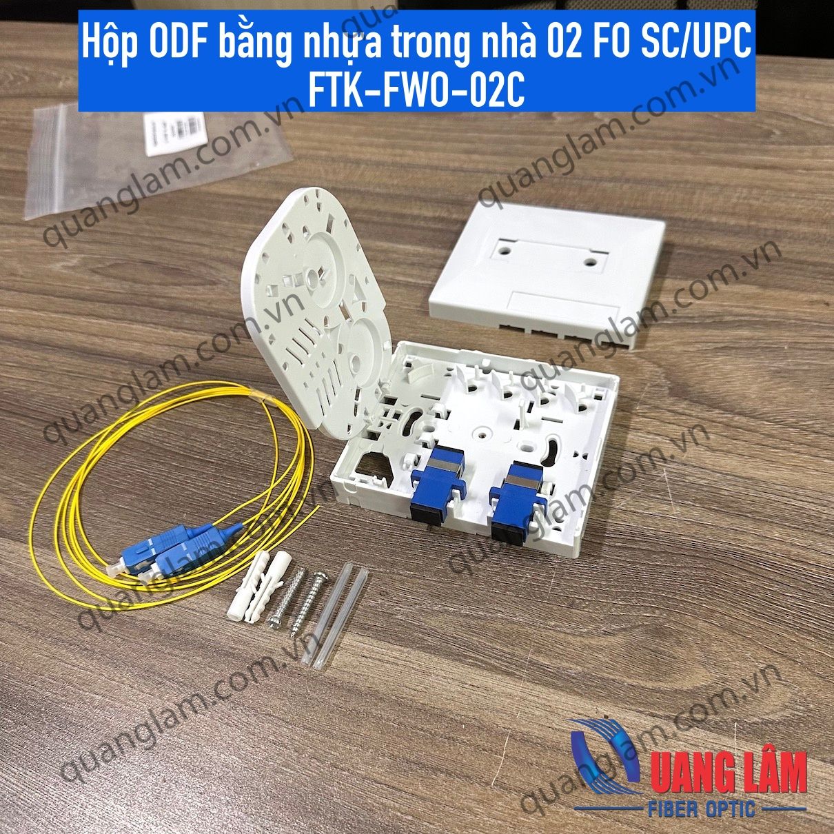 Hộp ODF bằng nhựa 02FO SC/UPC FTK-FWO-02C (Bao gồm Dây hàn quang đơn mốt SC/UPC+Phụ kiện)