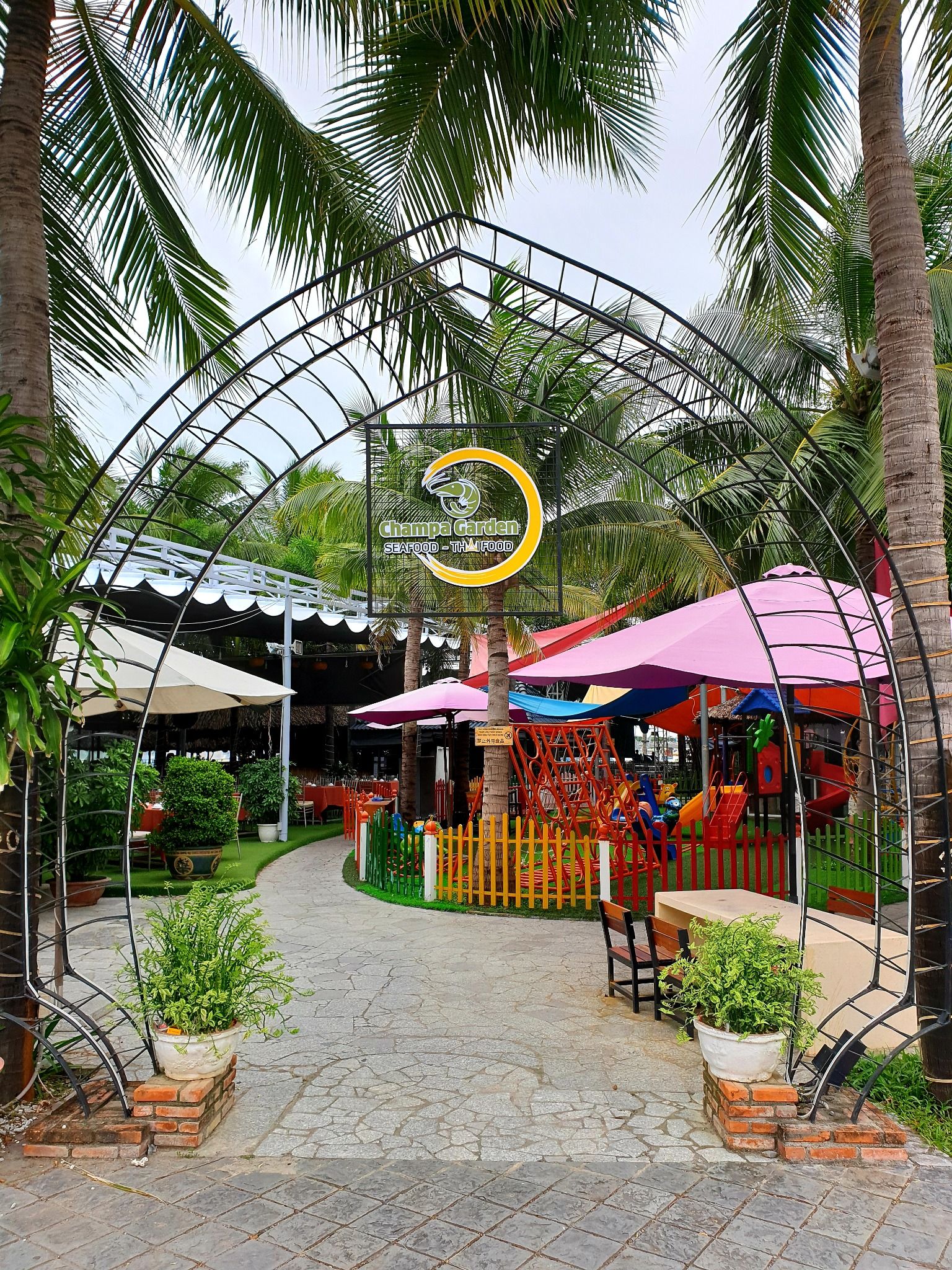 THAI FOOD GARDEN RESTAURANT