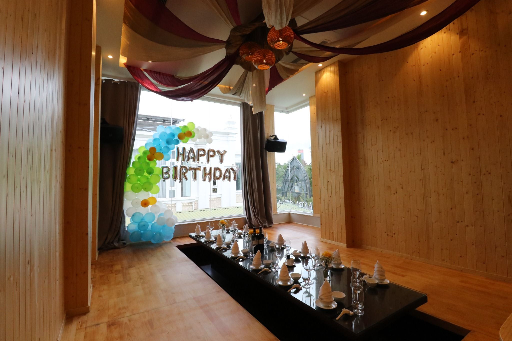 VIP 77 (Dining room)