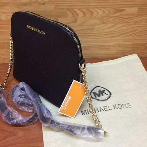 Tui xach nu Michael Kors day deo xich vang mau den 000343 tai Thegioituidep