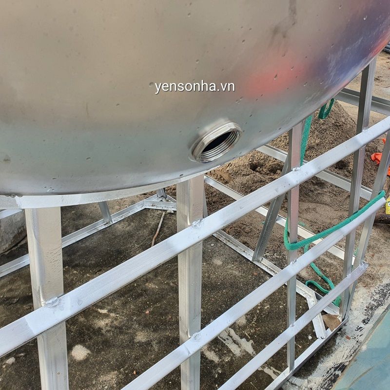 Đặt Bồn Nước Sơn Hà 2000L chân inox cao thêm 80cm