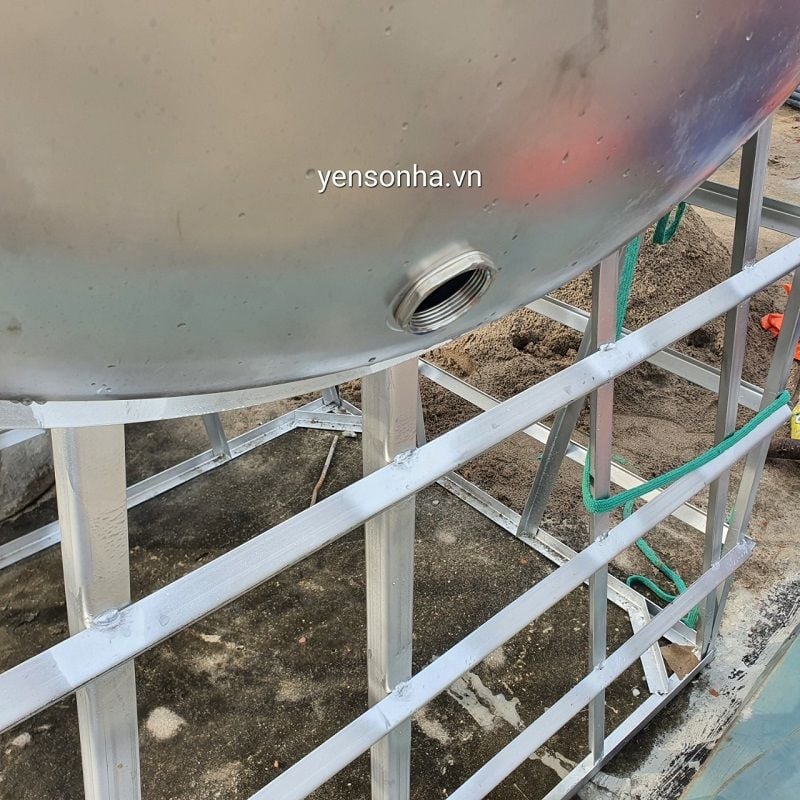 Đặt Bồn Nước Sơn Hà 2000L chân inox cao thêm 80cm