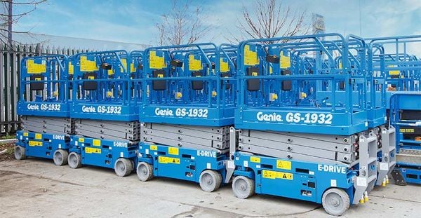 Xe nâng người cắt kéo 8m làm việc Genie 1932