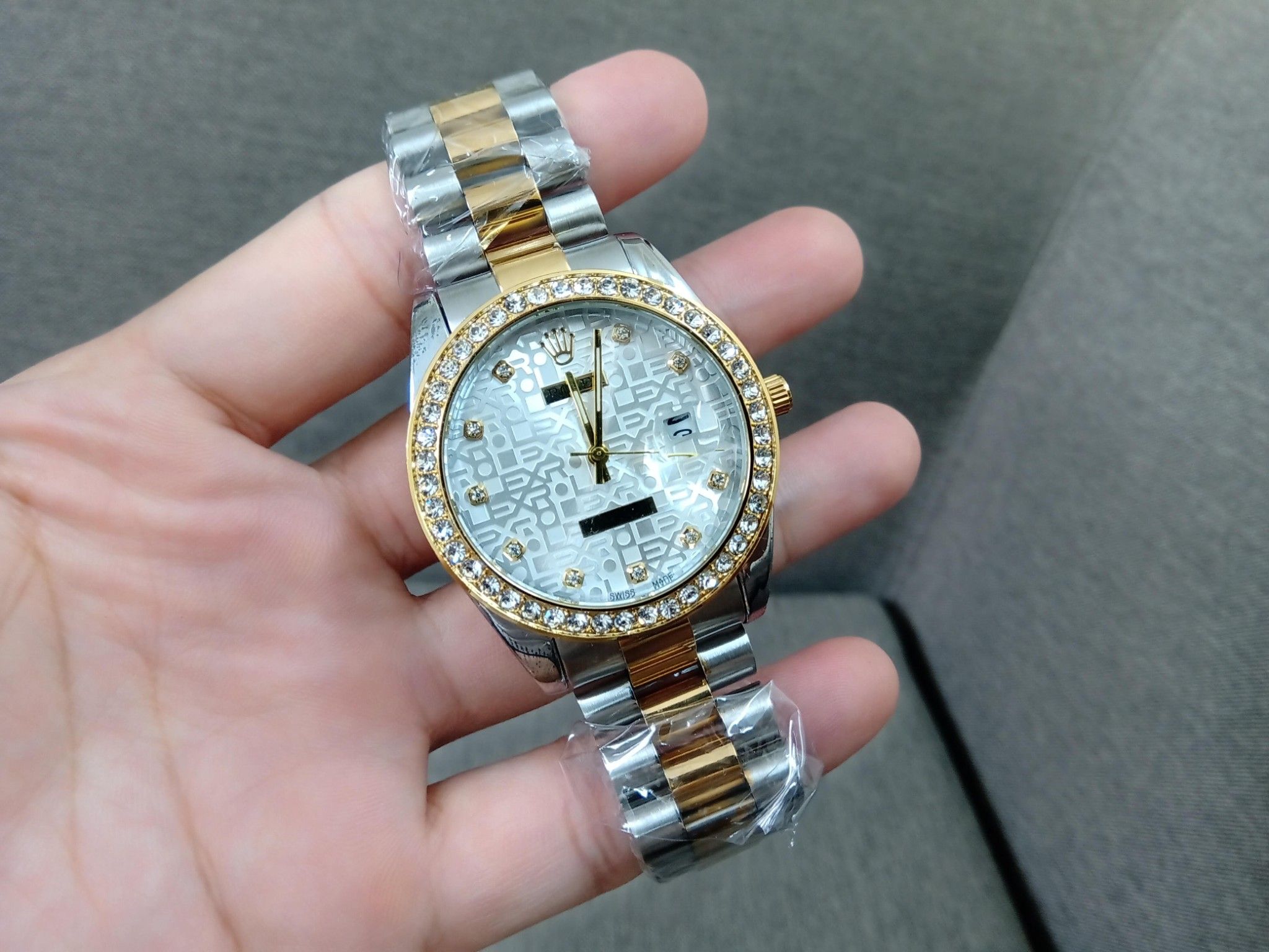 Đồng hồ Rolex mạ vàng, mặt trắng, dây đờ-mi, máy Nhật