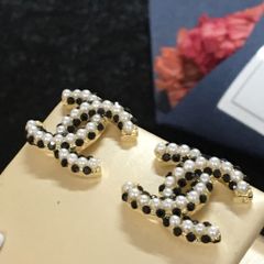  Bông Tai Chanel Màu Vàng Ngọc Trai & Pha Lê Đen (BF) 