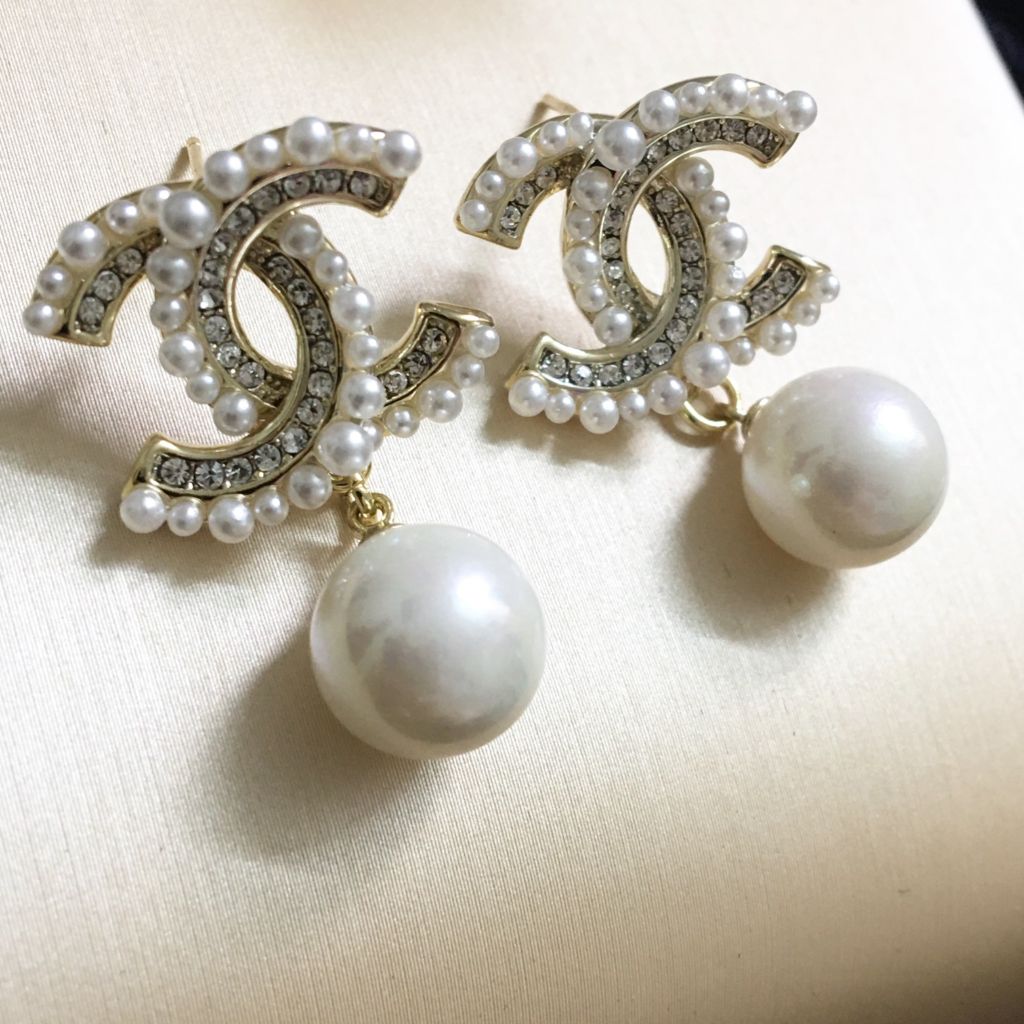  Bông Tai Chanel Màu Vàng Ngọc Trai & Pha Lê Trắng (BJ) 