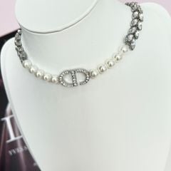  Dây Chuyền Ngắn - Dior Choker Màu Trắng Ngọc Trai & Pha Lê Màu Trắng Quý Phái (AH) 