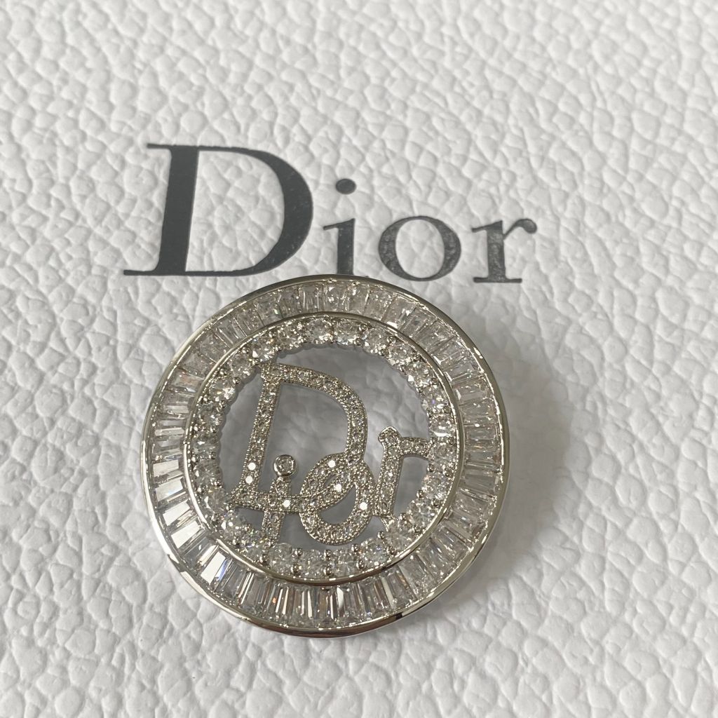  Cài Áo Nam, Nữ - Dior Màu Trắng Pha Lê (AS) 