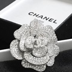  Cài Áo Hoa Trà Chanel Pha Lê Trắng (BF) 