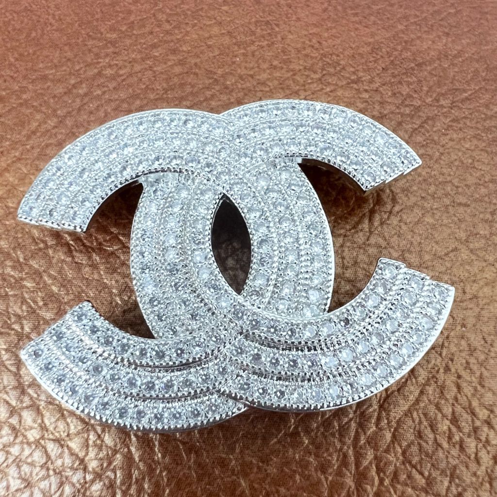  Cài Áo Nam, Nữ - Chanel Màu Trắng Pha Lê (BV) 