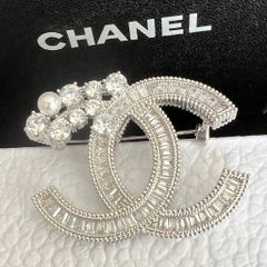 Cài Áo Nam, Nữ - Chanel Màu Trắng Ngọc Trai & Pha Lê (CE) 