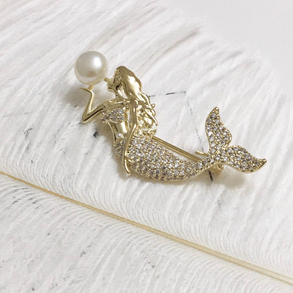  Cài Áo Nàng Tiên Cá Ngọc Trai & Pha Lê Trắng 
