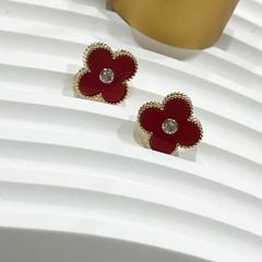  Bông Tai Cỏ 4 Lá May Mắn Màu Đỏ Bản To 1,4cm Pha Lê (AD) 